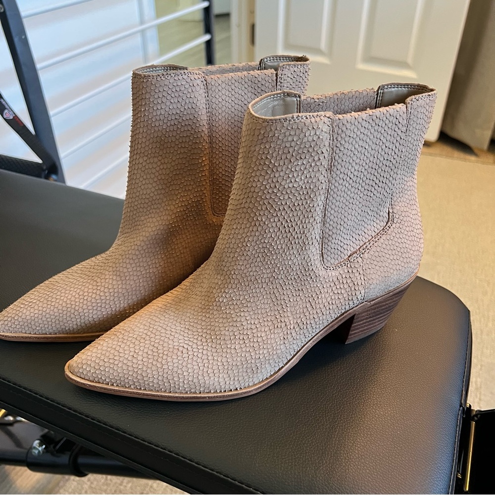 Sole Society Tan ankle boot size 7